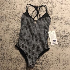 Lululemon size 4 Wave Wonderer One Piece NWT
